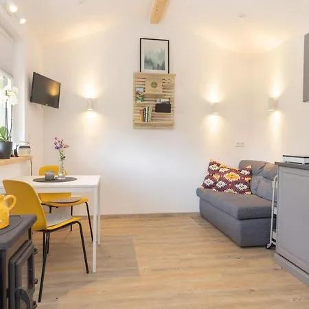 شقة Tinyhouse Am Km8komma2 *